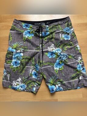 O'Neill Skull And Floral Print Board Shorts Mens Size 34